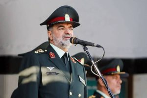 با خودفروخته ها و جواسیس مانند دشمن برخورد خواهیم کرد