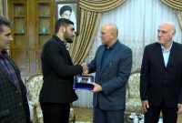 استاندار آذربایجان شرقی از کشتی گیر میانه ای تجلیل کرد