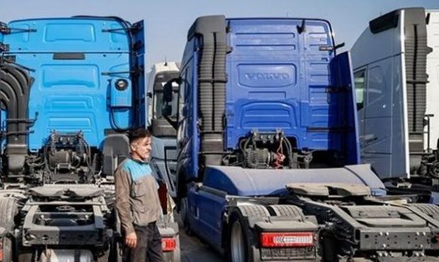 ۷۲۰ دستگاه کامیون توقیفی از گمرک جلفا ترخیص شد