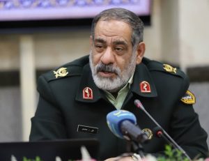 پلیس همراه مردم در جشن قهرمانی تراکتور