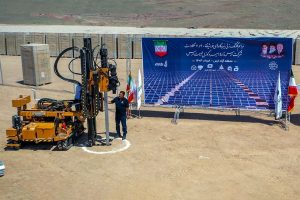 عملیات اجرایی نیروگاه های خورشیدی ۴۰ و ۷ مگاواتی در منطقه آزاد ارس آغاز شد